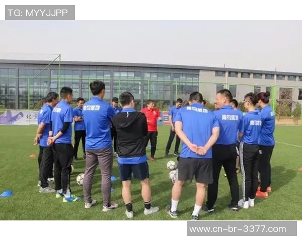 年轻足球教练如何在激烈竞争中培养出色球员的成功之道